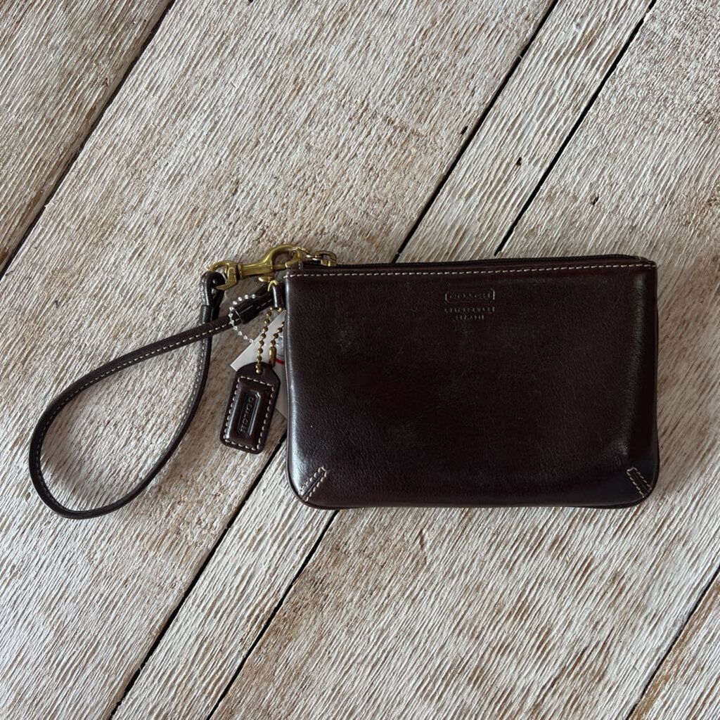 The Ultimate Guide to Coach Leather Wristlet Black: Style, Versatility, and Value